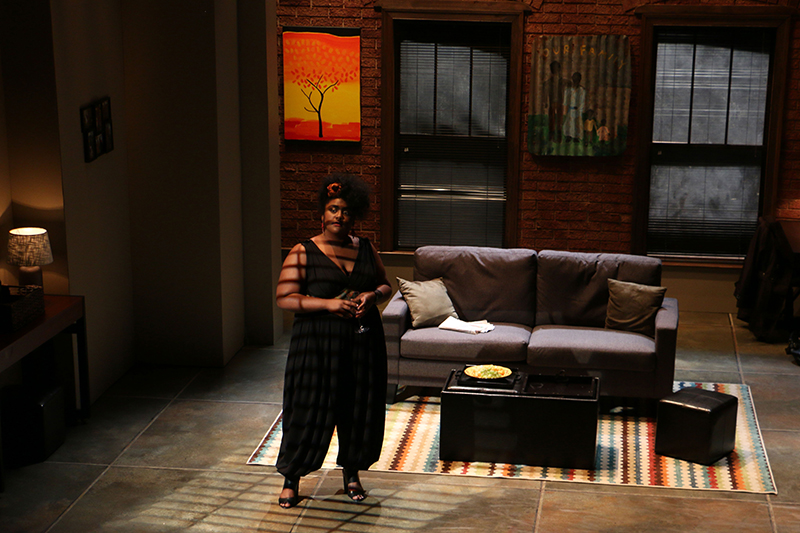 Jonique in windowshade light